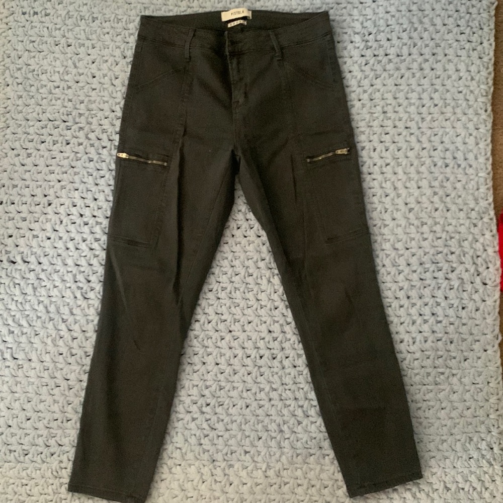 Black skinny jeans (3/4 length) with zipper pockets